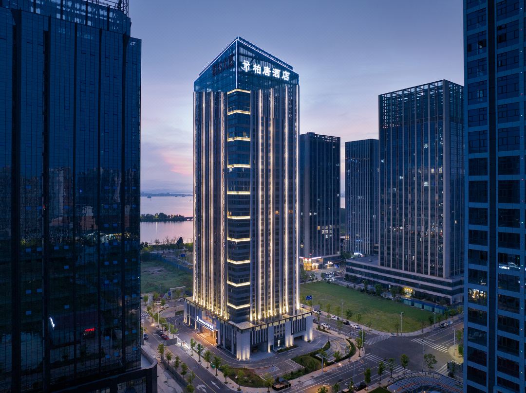 柏唐·旗舰聆湖美景设计师酒店(九江八里湖店)酒店环境图