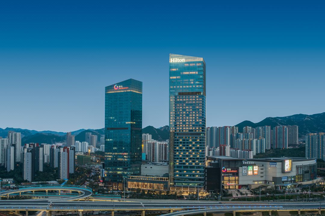 济南鲁能希尔顿酒店及公寓酒店环境图