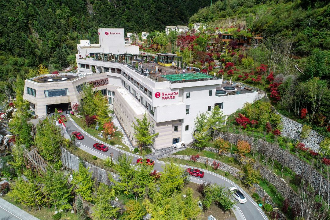 理县古尔沟华美达温泉度假酒店酒店环境图