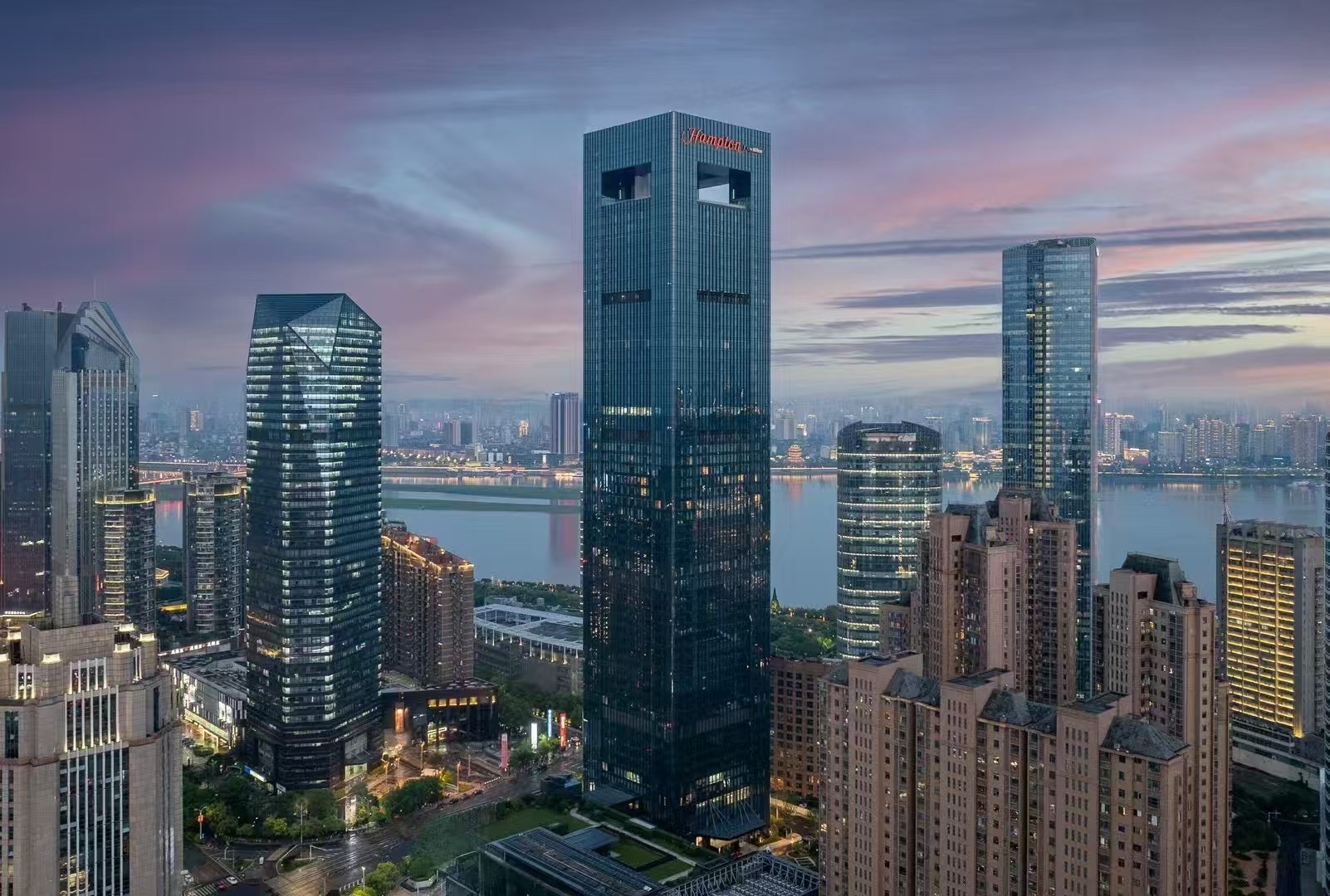 南昌红谷滩秋水广场希尔顿欢朋酒店酒店环境图